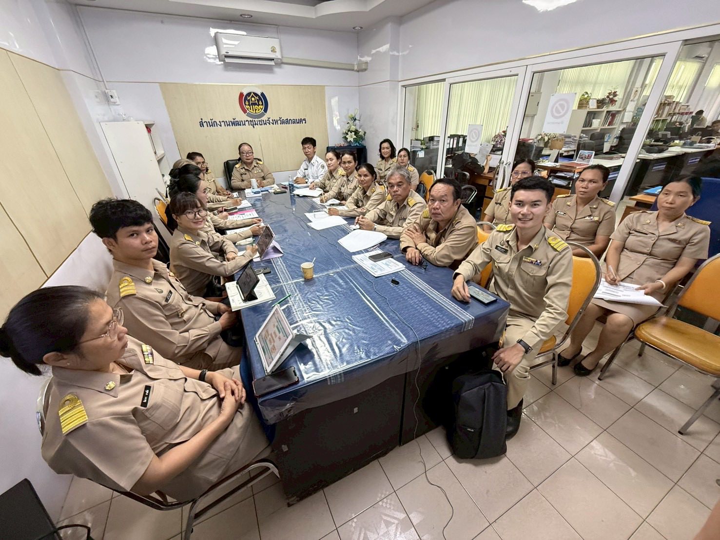 พช.สว่างแดนดิน :  ร่วมอบรมเพิ่มทักษะบริหารจัดการหนี้กองทุนพัฒนาบทบาทสตรี