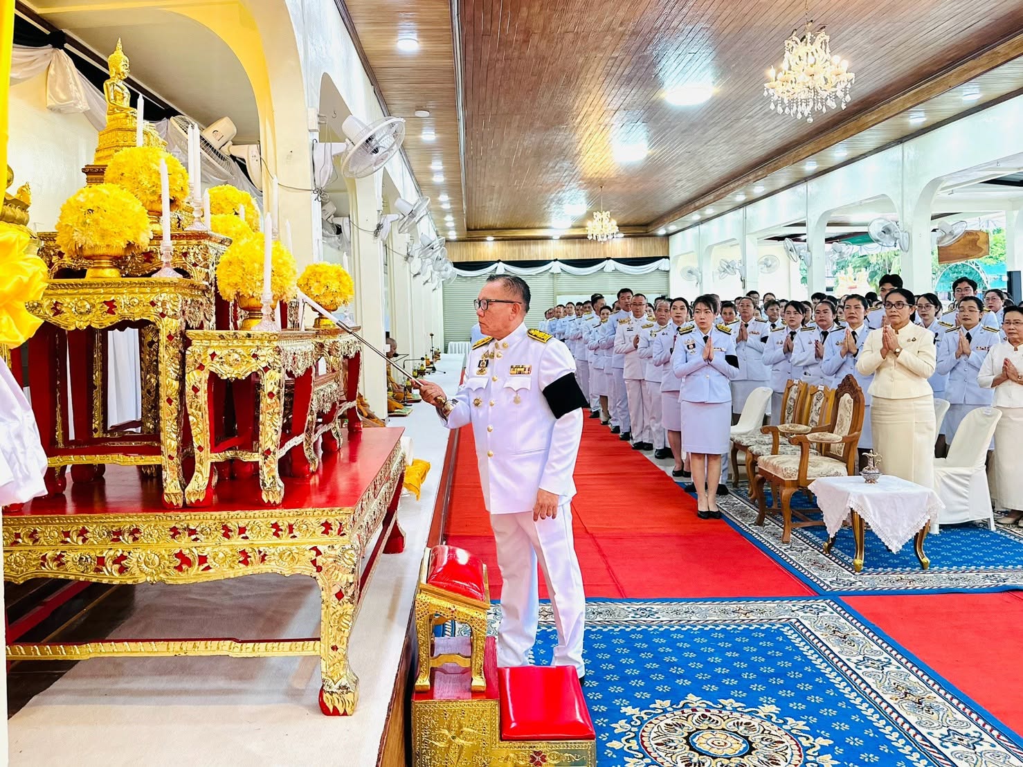 พช.สว่างแดนดิน : ร่วมพิธีพิธีทำบุญตักบาตรถวายเป็นพระราชกุศล เนื่องในวันนวมินทรมหาราช ประจำปีพุทธศักราช 2569
