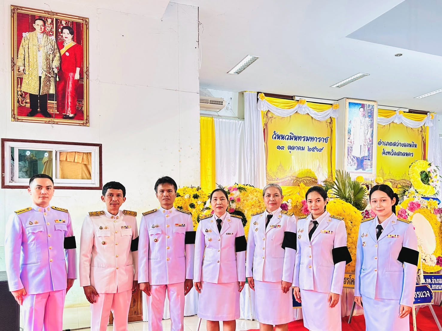 พช.สว่างแดนดิน : ร่วมพิธีวางพวงมาลาและถวายราชสดุดี เนื่องใน "วันนวมินทรมหาราช ประจำปี 2569"